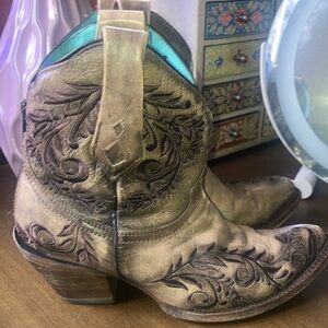 Corral Vintage Cowgirl- light brown/tan Embroidered Ankle Booties